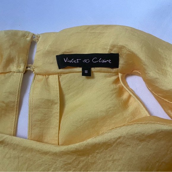 Violet and Claire yellow crinkle satin cowl neck blouse size small - Picture 3 of 9